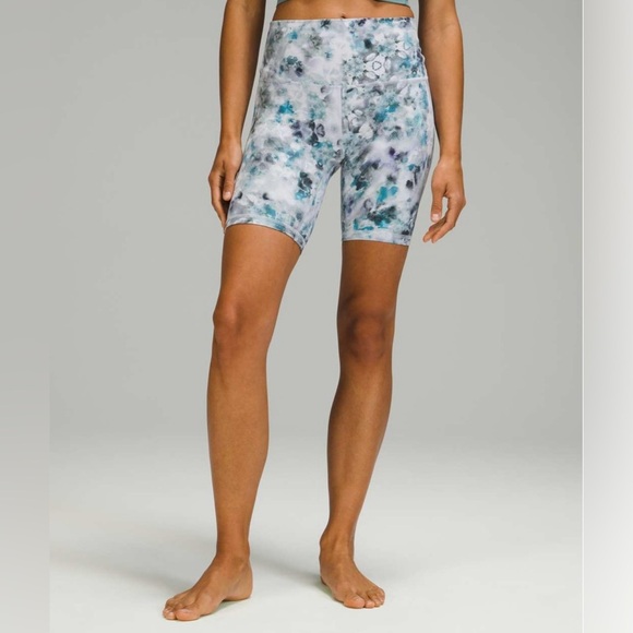 Lululemon Align Short 8” | Kaleidofloral Multi | Size 6 | Buttery Soft Nulu™ - Picture 3 of 8